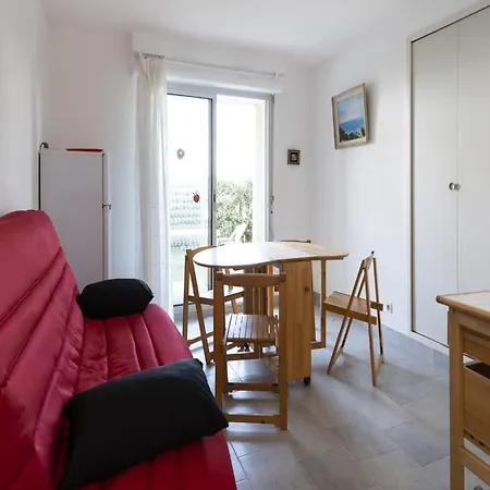 Apartment Pretty In *